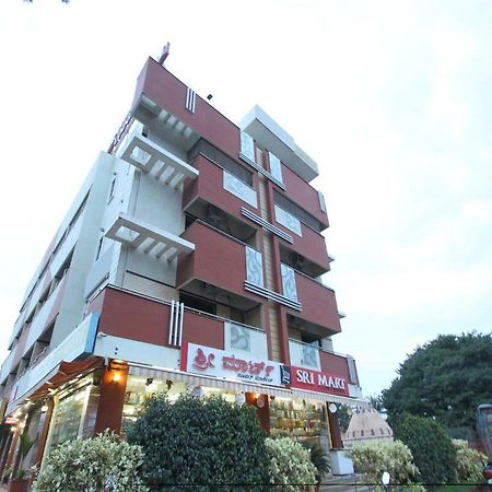 Oyo 19957 Annapoorna Castle Hotel Kadur Bagian luar foto