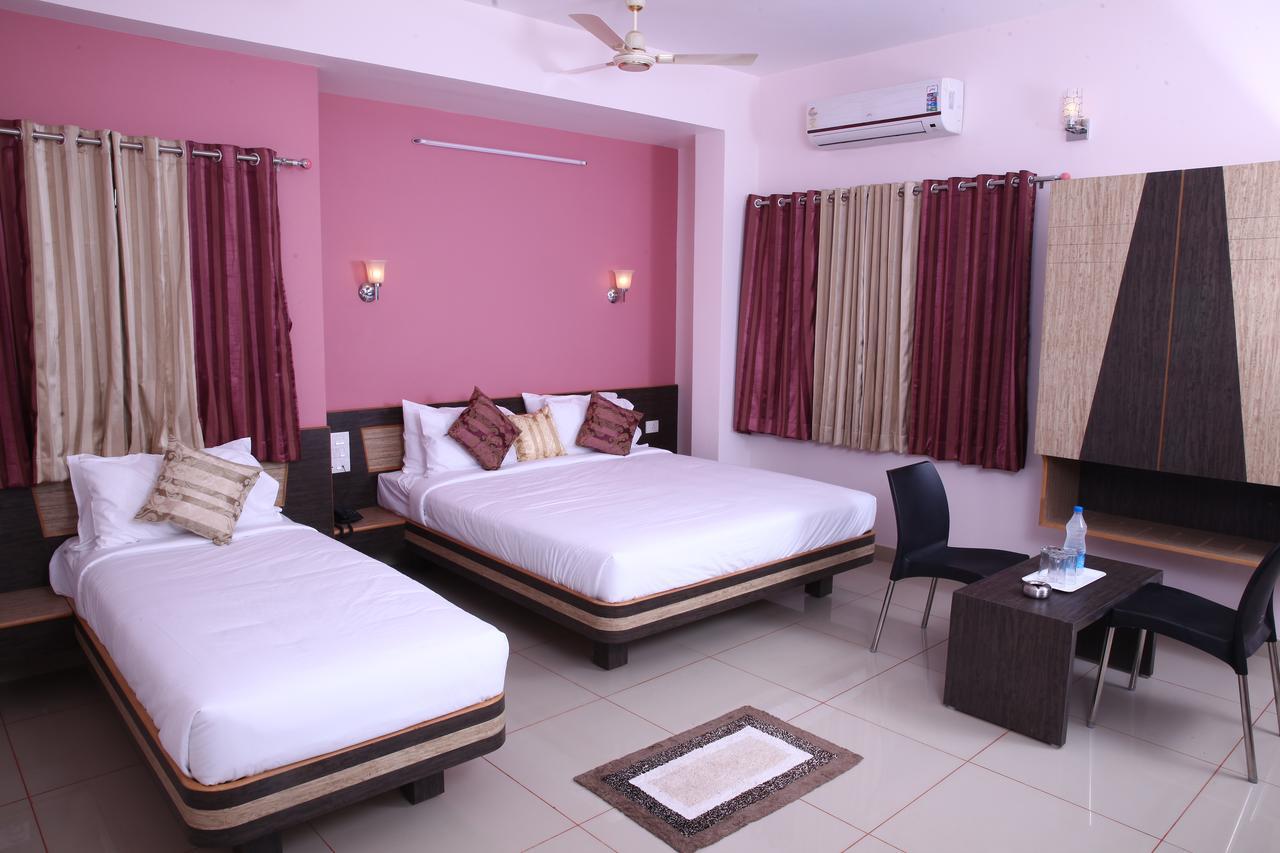 Oyo 19957 Annapoorna Castle Hotel Kadur Bagian luar foto