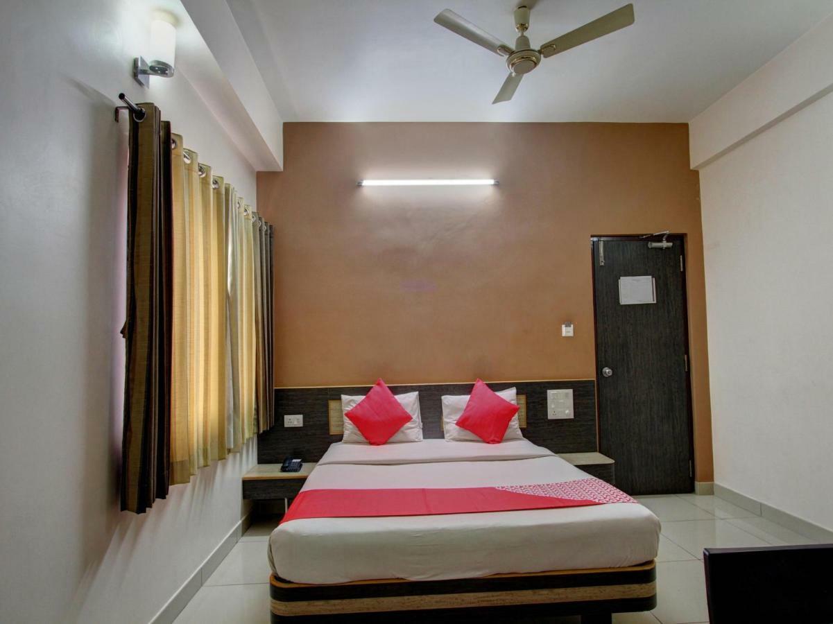 Oyo 19957 Annapoorna Castle Hotel Kadur Bagian luar foto