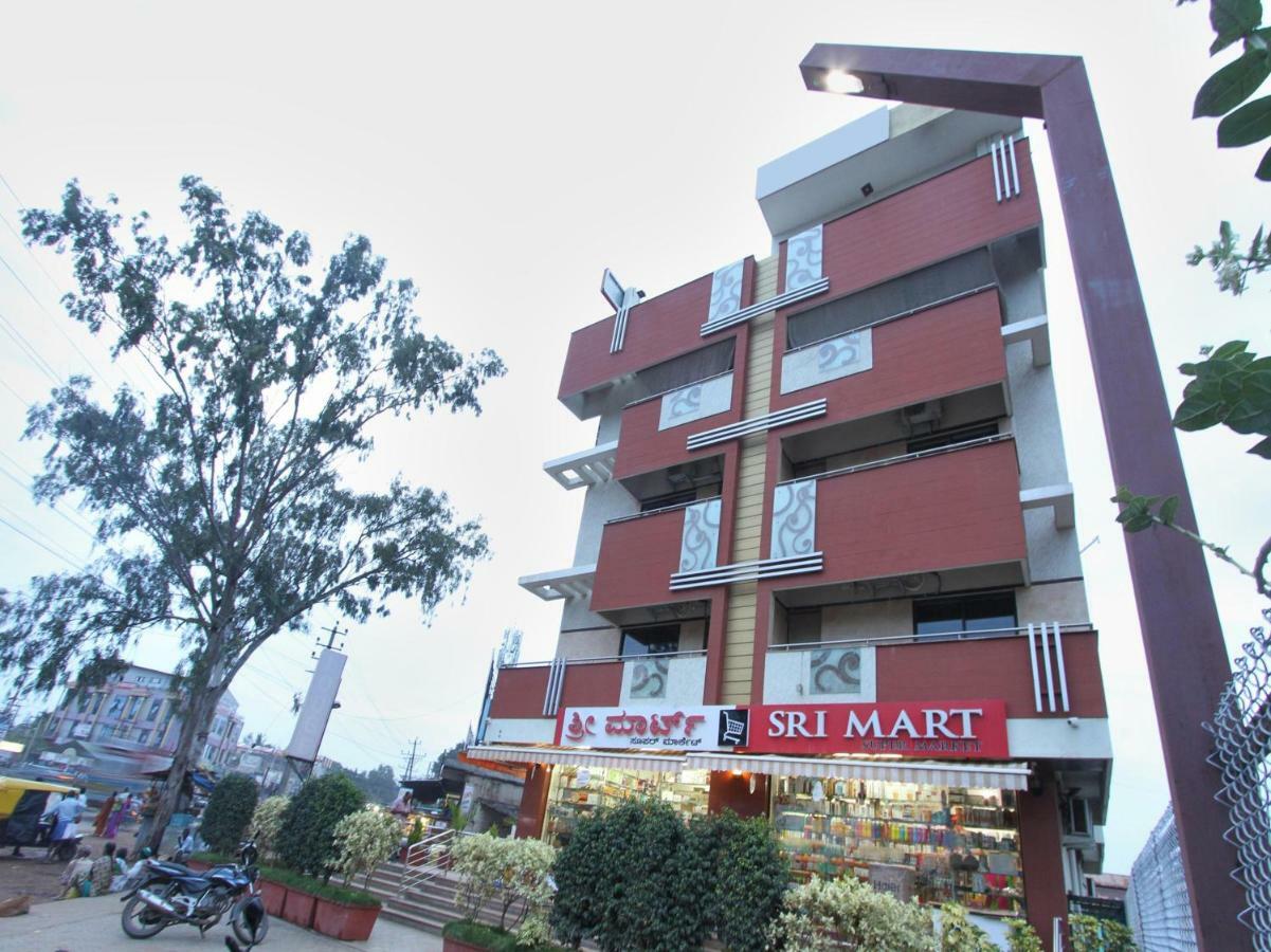 Oyo 19957 Annapoorna Castle Hotel Kadur Bagian luar foto