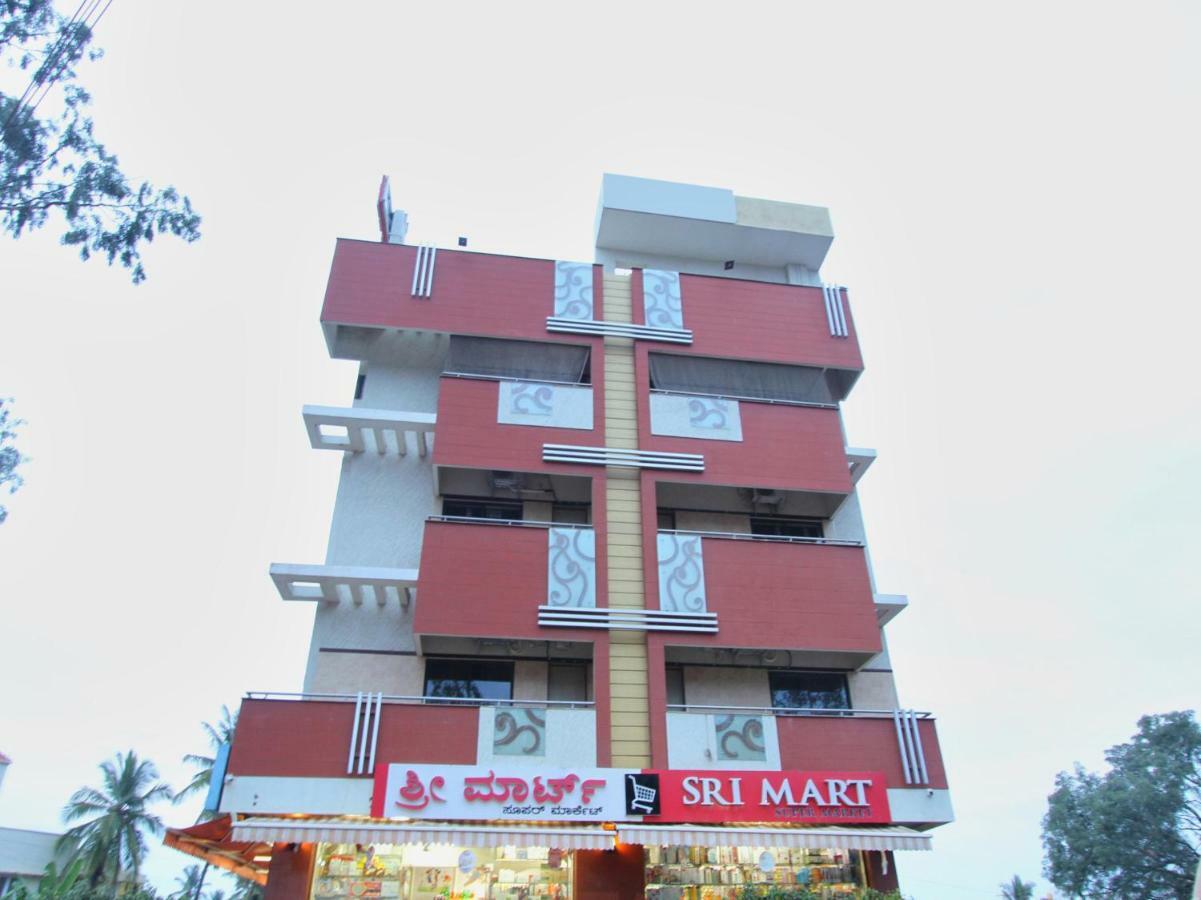 Oyo 19957 Annapoorna Castle Hotel Kadur Bagian luar foto