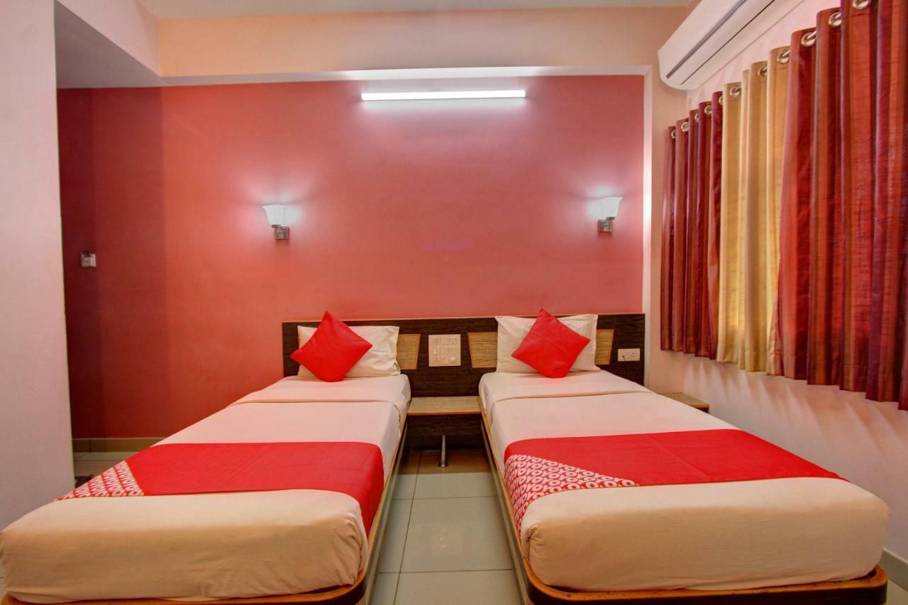 Oyo 19957 Annapoorna Castle Hotel Kadur Bagian luar foto